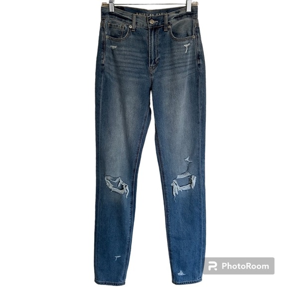 American Eagle Mom Jean Cool Classic Distressed Size 2 X-LONG - Picture 1 of 10